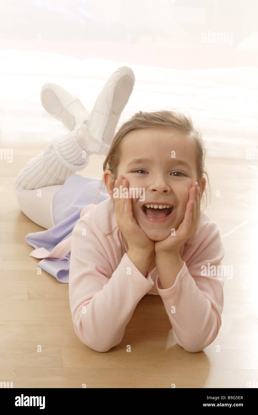 Ballet Resting Position Ballet position rest hi-res stock photography and images - Alamy
