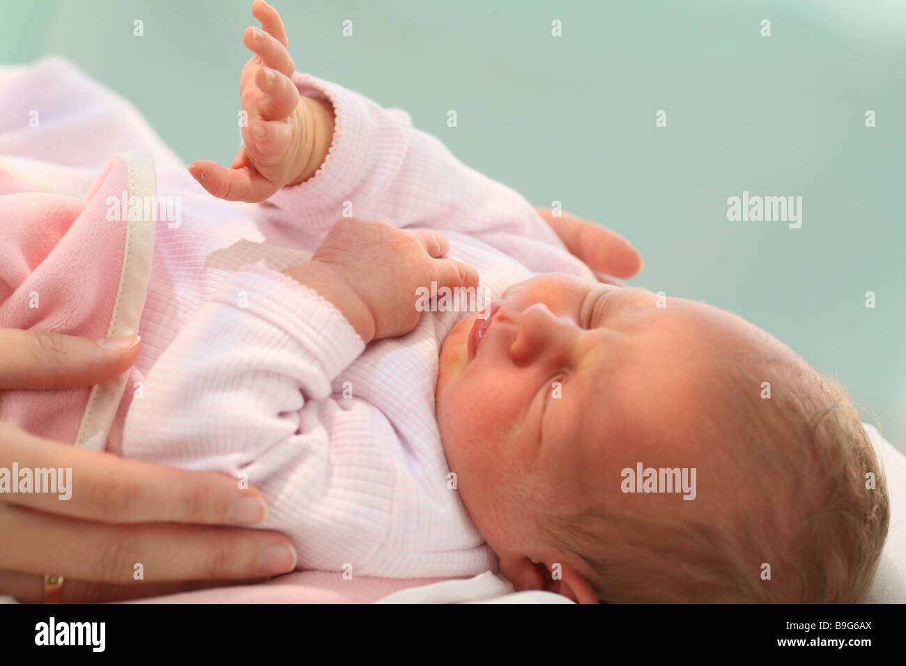Mother baby detail  3 weeks 3 weeks old eyes excerpt baby baby-hands guarded touch relationship detail baby adherence woman Stock Photo