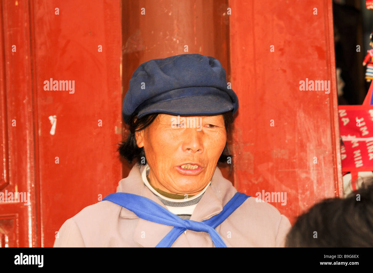 China Yunnan province Lijiang Portrait of an old Naxi woman Stock Photo ...