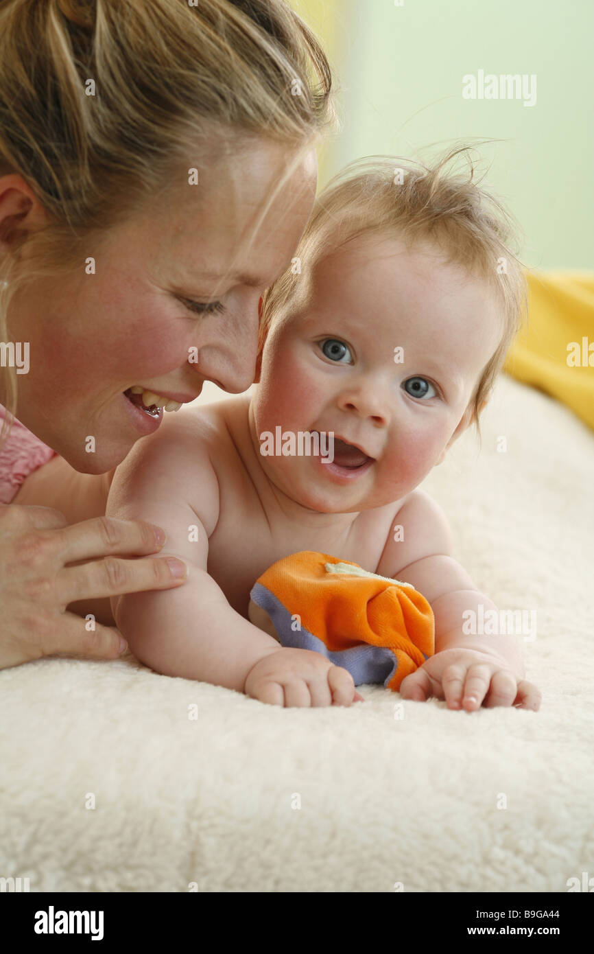 Laugh close-up  mother baby portrait 20-30 years 5 months broached attention baby baby-skin baby-care gaze camera development Stock Photo