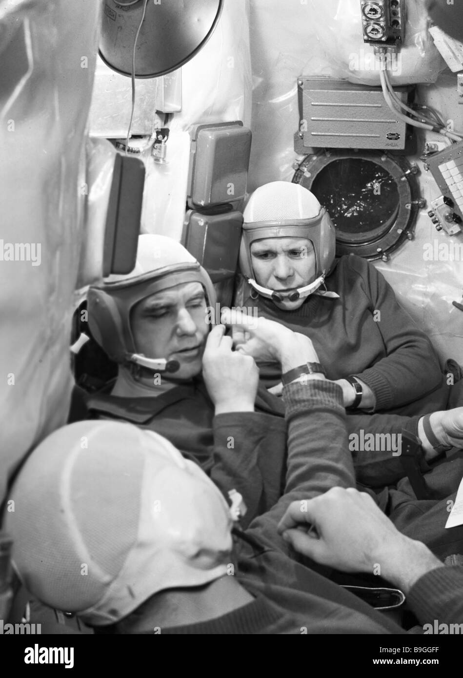 Left to right commander of the Soviet spaceship Vladimir Shatalov ...