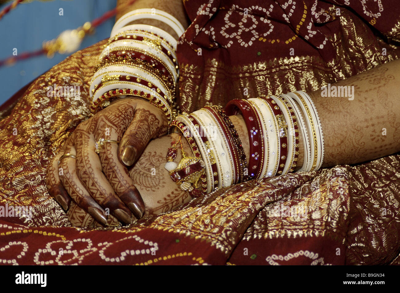 Bride Indian detail hands henna-painting bracelets series wedding Stock  Photo - Alamy