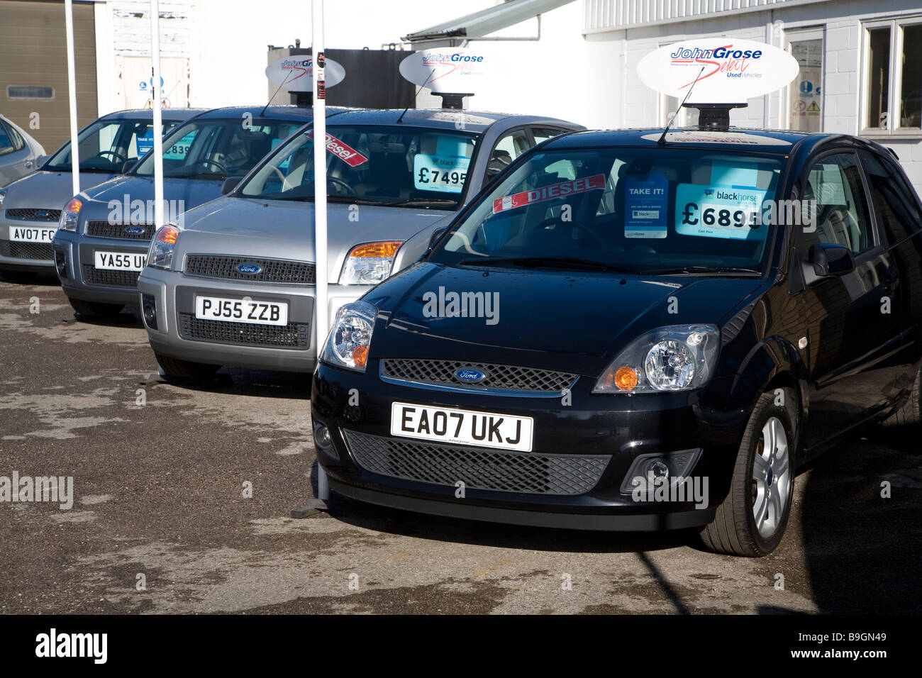 Second hand used cars for sale on garage forecourt Stock Photo
