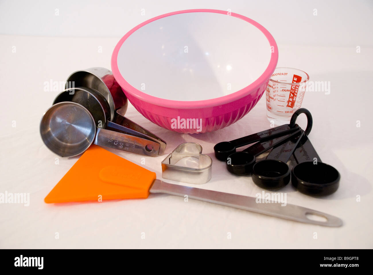 Selection of weighing and measuring kitchen utensils inc. pink bowl