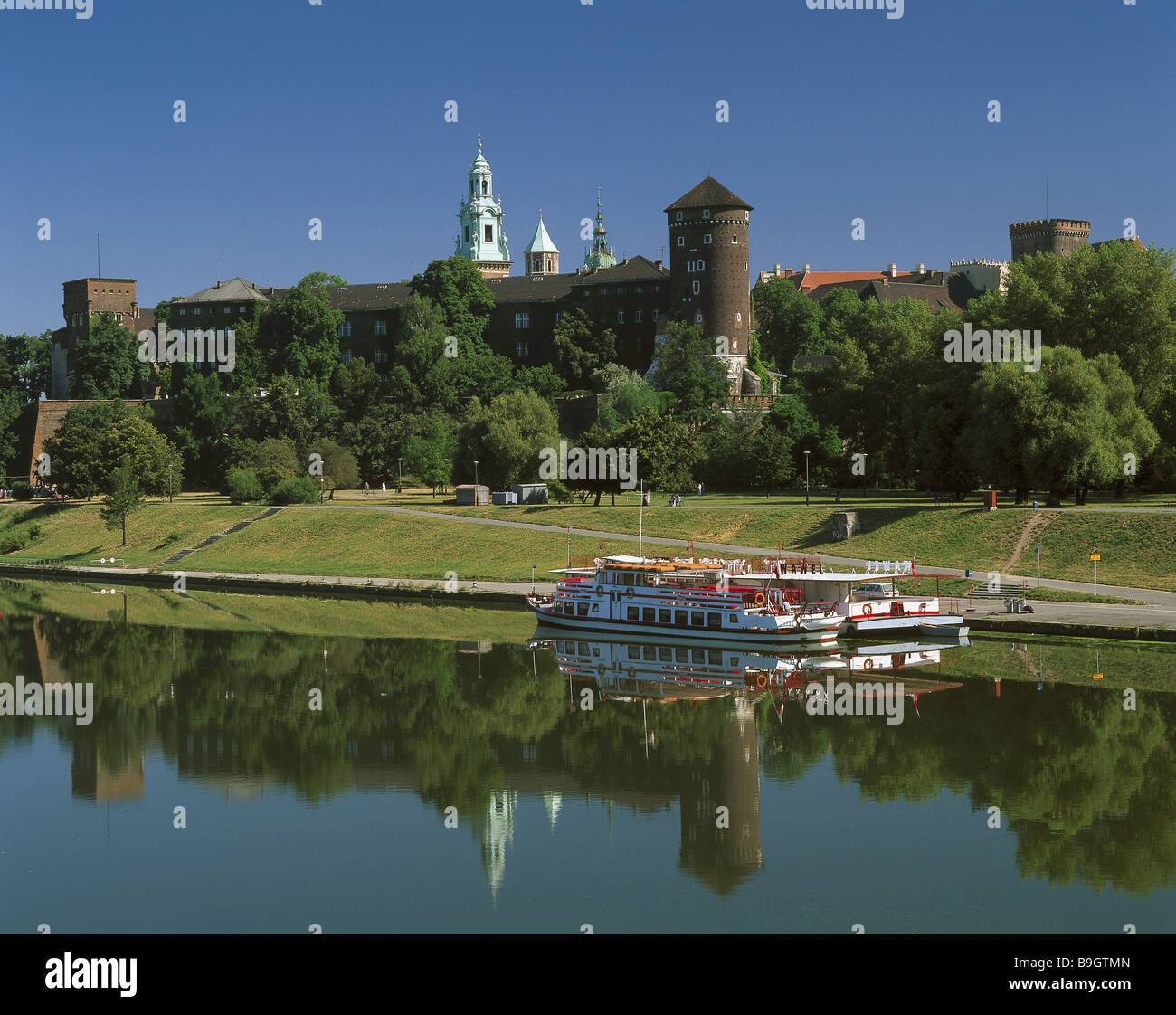Poland Cracow city view Wawel cathedral Sigismund-tower Weichsel trip-boat castle-mountain palace-mountain Wawel-cathedral Stock Photo