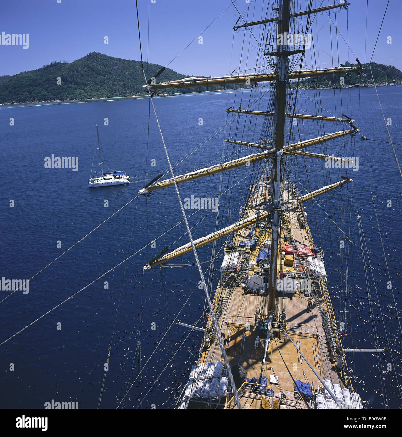 Seychelles Praslin Island sailship crossmast gaze depth island state