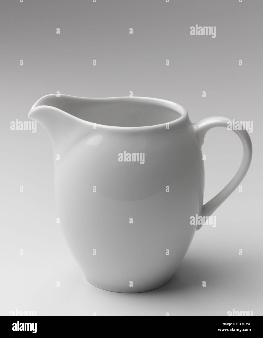 milk.cream.jug.pint.milk jug.fresh.tea.cream jug Stock Photo Alamy