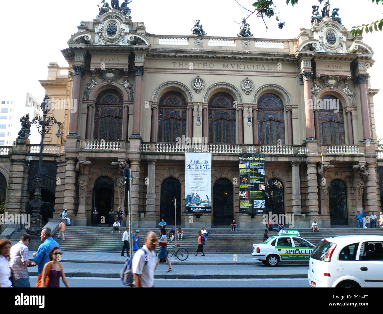 Brazil Sao Paulo Praca Ramos de Azevedo Teatro Municipal street passers-by  Latin America South America city city Praca-Ramos-de Stock Photo - Alamy