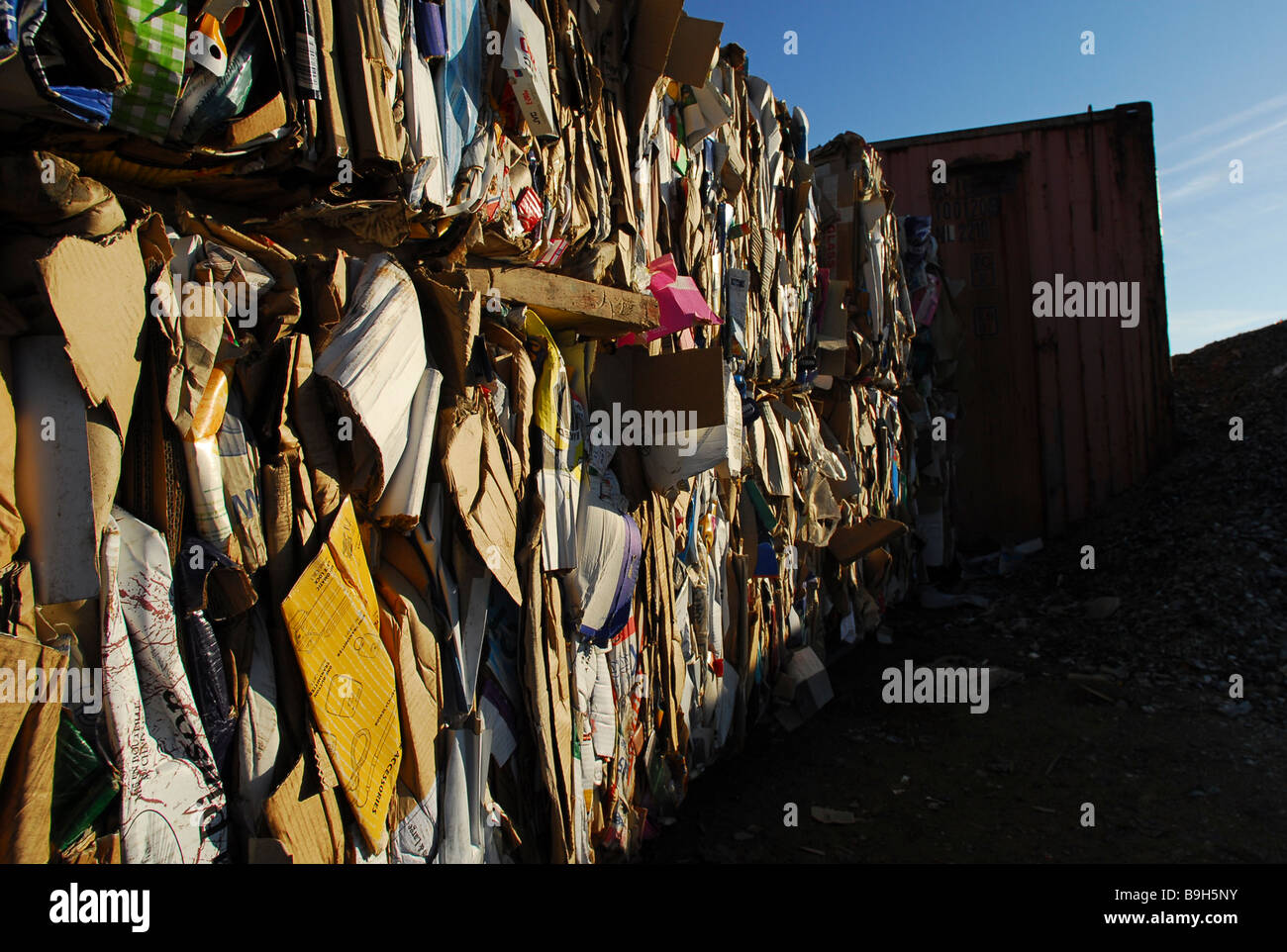 Compressed Card Compressed card at the recycling plant Stock Photo - Alamy