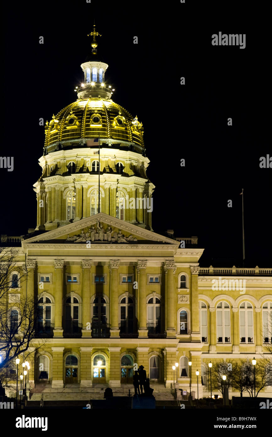 Iowa state capitol building at night, Des Moines, Iowa, USA Stock Photo