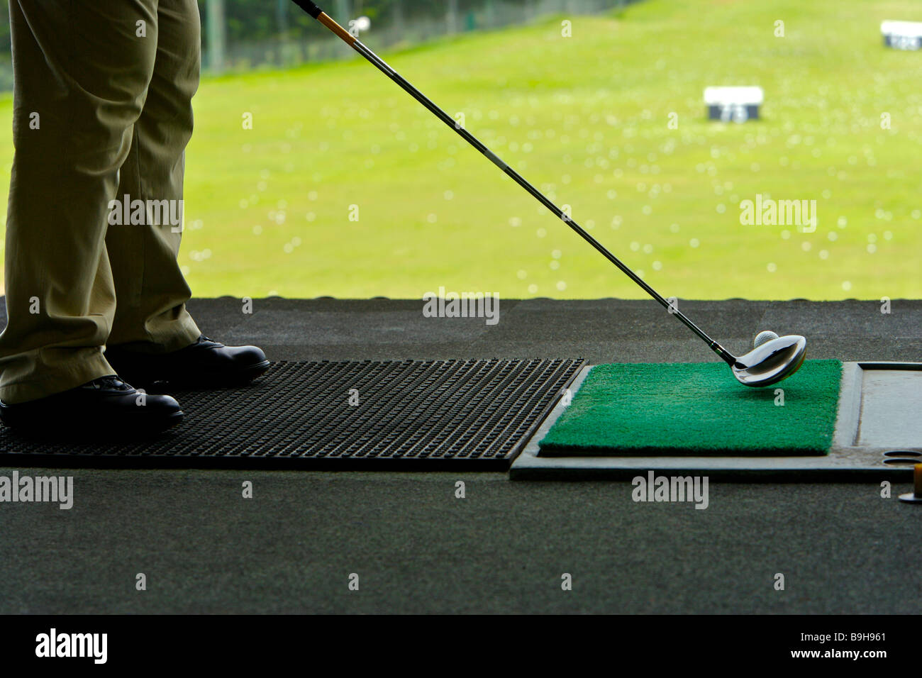 Hitting golf balls hires stock photography and images Alamy