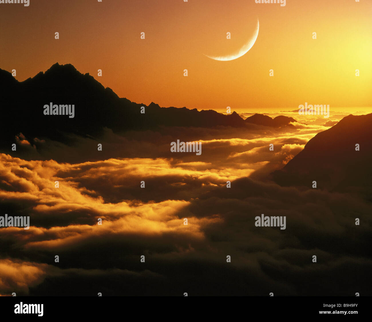 Chain sickle hi-res stock photography and images - Alamy