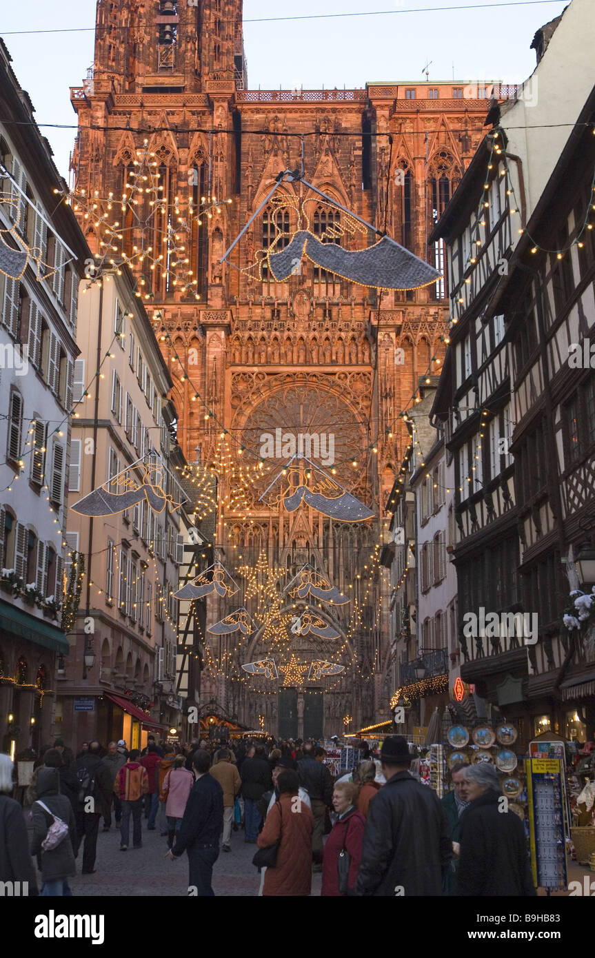 France Alsace Strasbourg Strasbourg Cathedral shopping streets people Christmas-decoration Niederrhein Cathédrale notre-dame Stock Photo