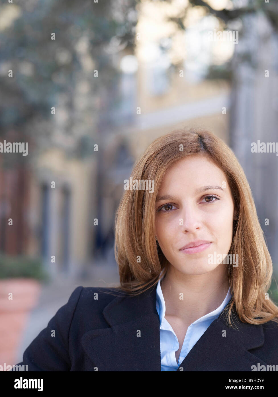 Portrait of a young business woman Stock Photo - Alamy