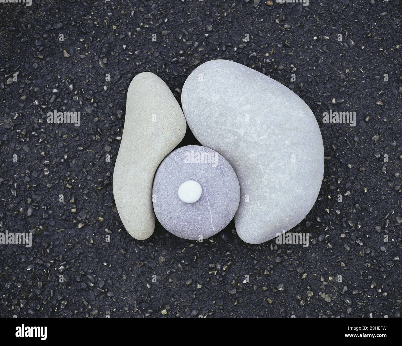 nature-art stones order rounded composition harmoniously asphalt tar-blankets shingle river-shingle round oblong turned swinged Stock Photo