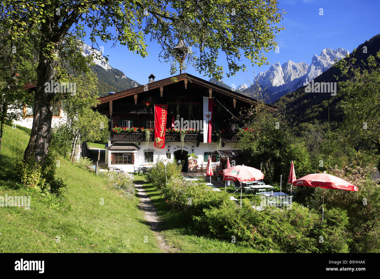 Austria Tyrol emperor-valley mountain hostelry 'Enzian' Kaiser-mountains mountains farmhouse farm inn mountaincourt hotel Stock Photo