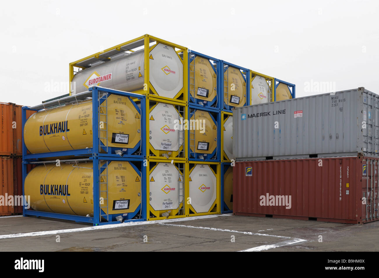 https://c8.alamy.com/comp/B9HM0X/standard-iso-containers-and-tank-containers-bonn-terminal-north-rhine-B9HM0X.jpg