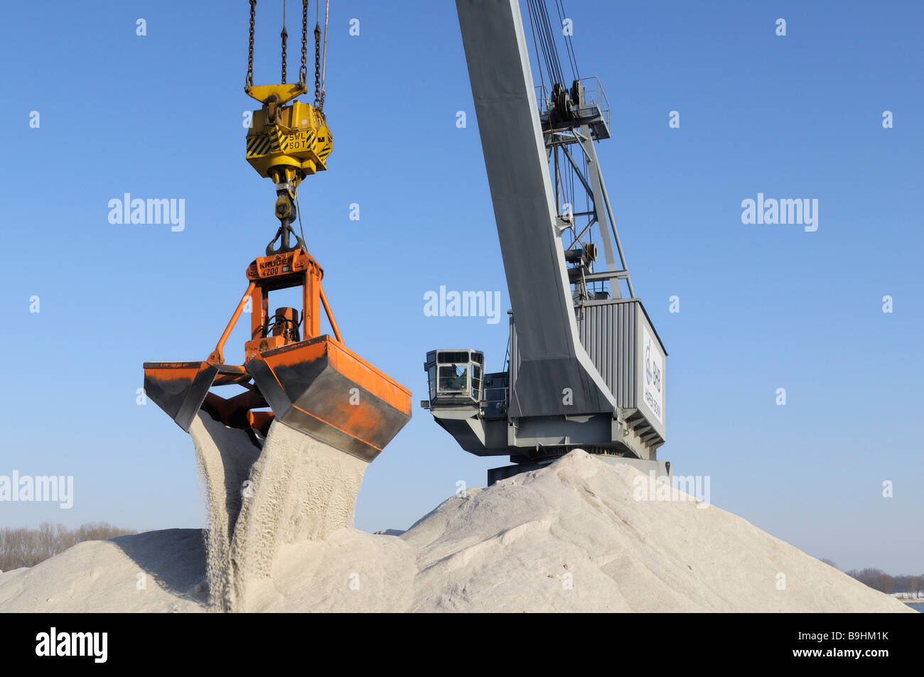 Bulk materials transfer, crane loading salt, Bonn harbour, Bonn, North