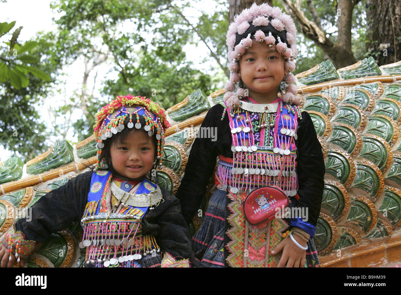 Thailand Chiang May children girl Lisu-Stamm traditional  Asia reception 2006 outside mountain-trunk mountain-people watching Stock Photo