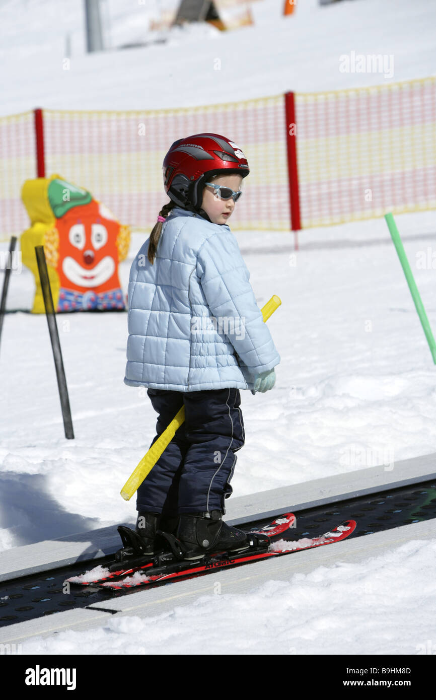 Child ski course pole elevator Beginners beginner glasses vacation