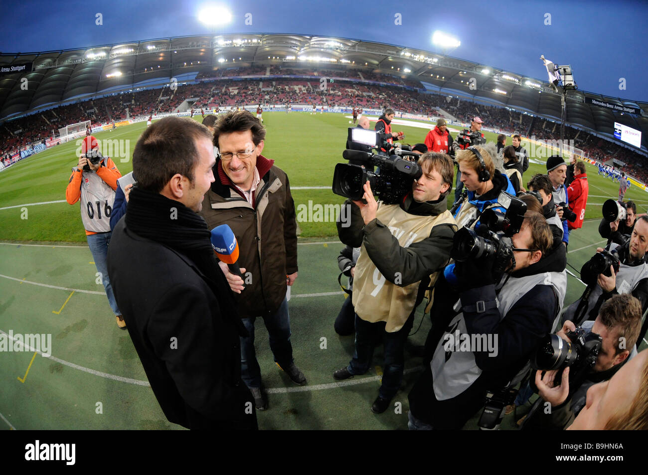 Press and media surrounding Markus Babbel, trainer and manager of VfB Stuttgart, Mercedes-Benz-Arena, Stuttgart, Germany, Europe Stock Photo