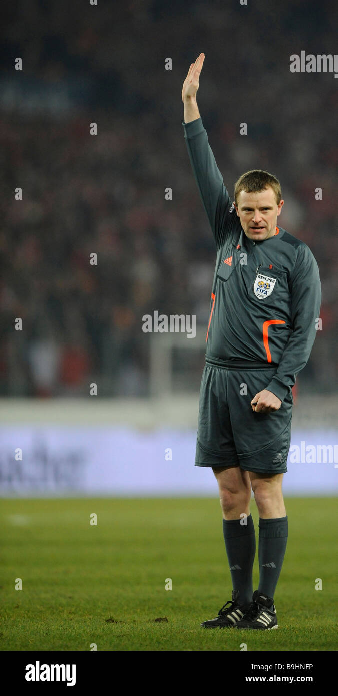 Peter Rasmussen referee, Denmark, signaling the beginning of the game Stock Photo