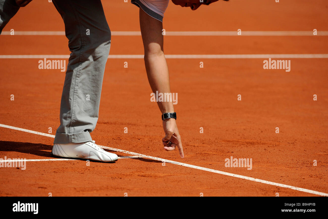 Schiedsrichter beim tennis hires stock photography and images Alamy