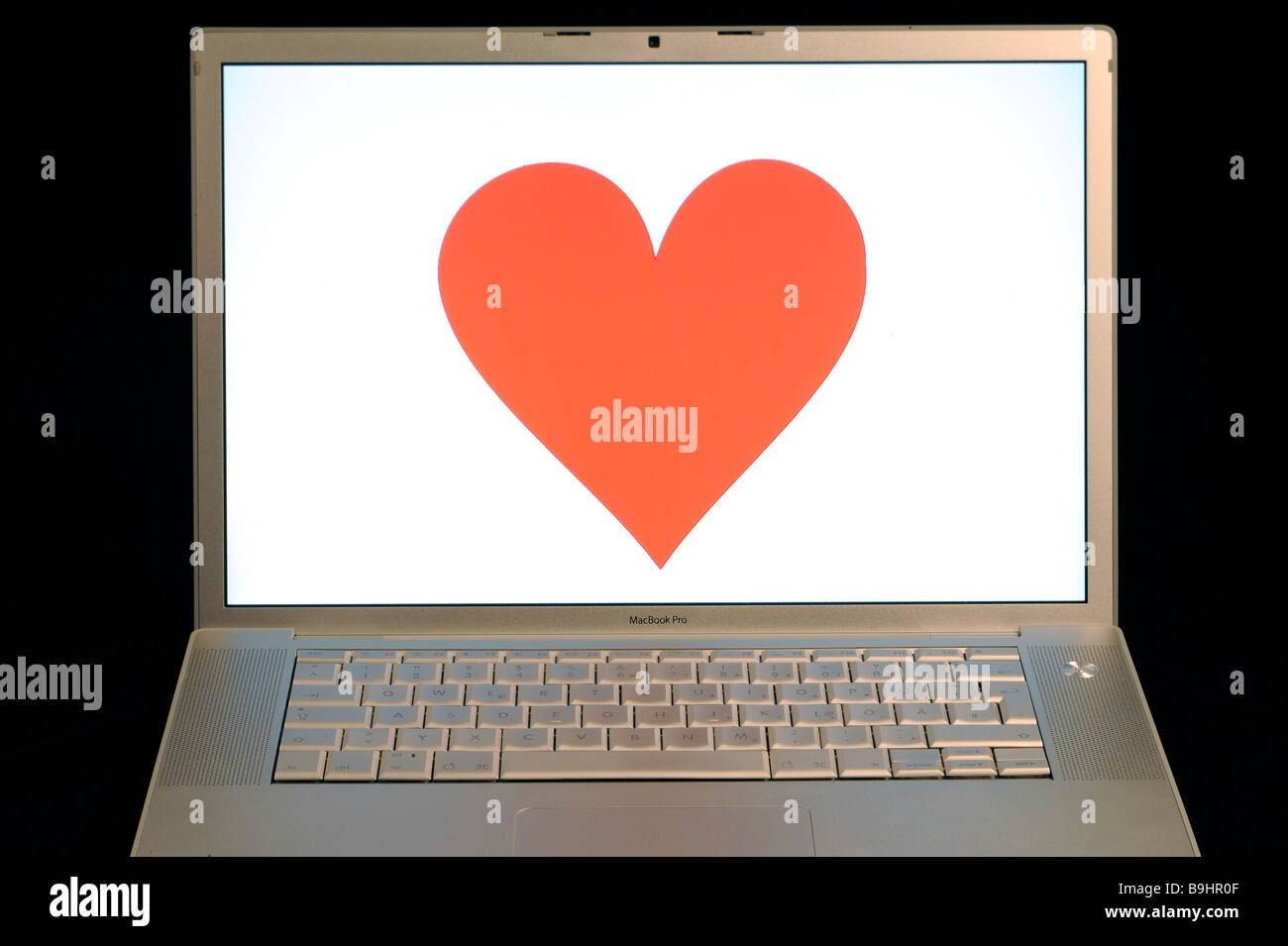 Heart on an Apple MacBook Pro screen, symbol for online dating Stock Photo  - Alamy