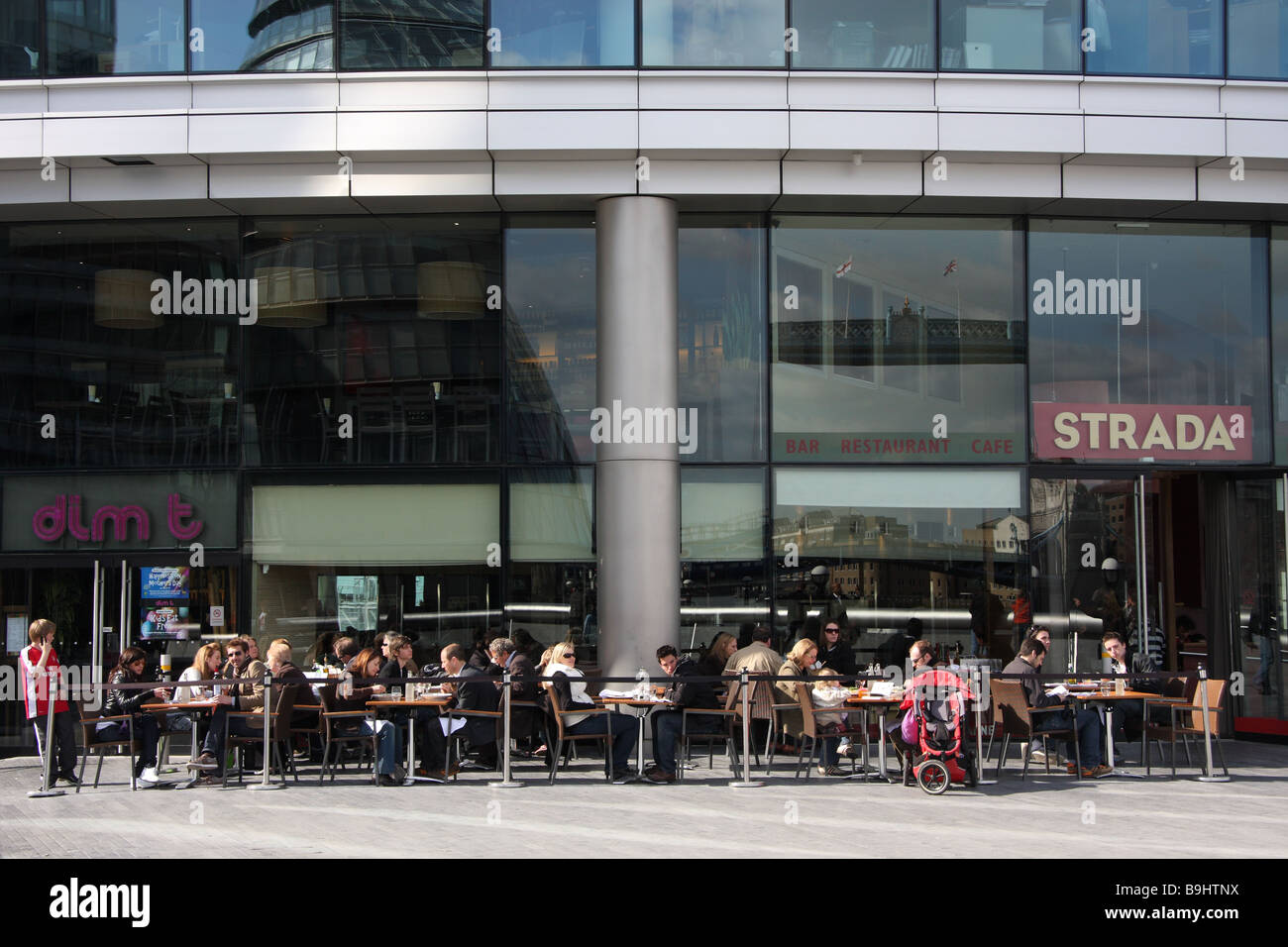 london england uk al fresco restaurant piazza southwark diners eating lunch Stock Photo