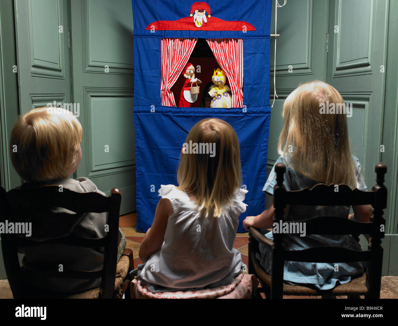 Behind the Picture: Children at a Puppet Show, Paris, 1963