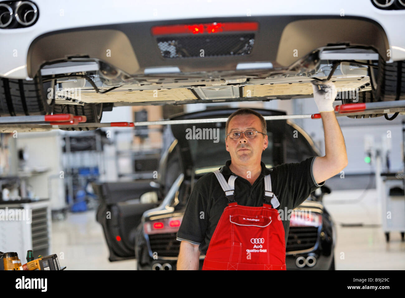 A Silverliner is an employee over 40, here during night shift at Audi R8 construction at the Audi Plant in Neckarsulm, Baden-Wu Stock Photo