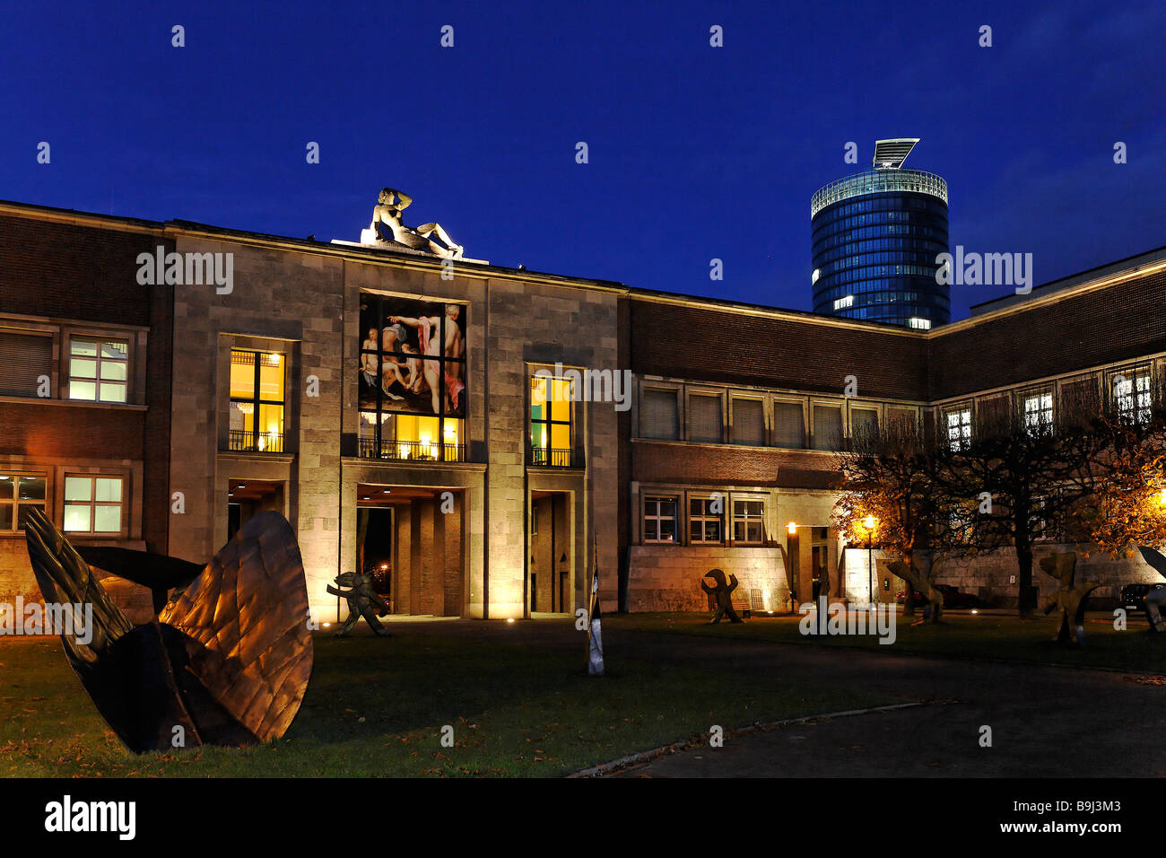 Museum Kunst Palast, Ehrenhof, 1920's building, dusk, Duesseldorf, North RhineWestphalia