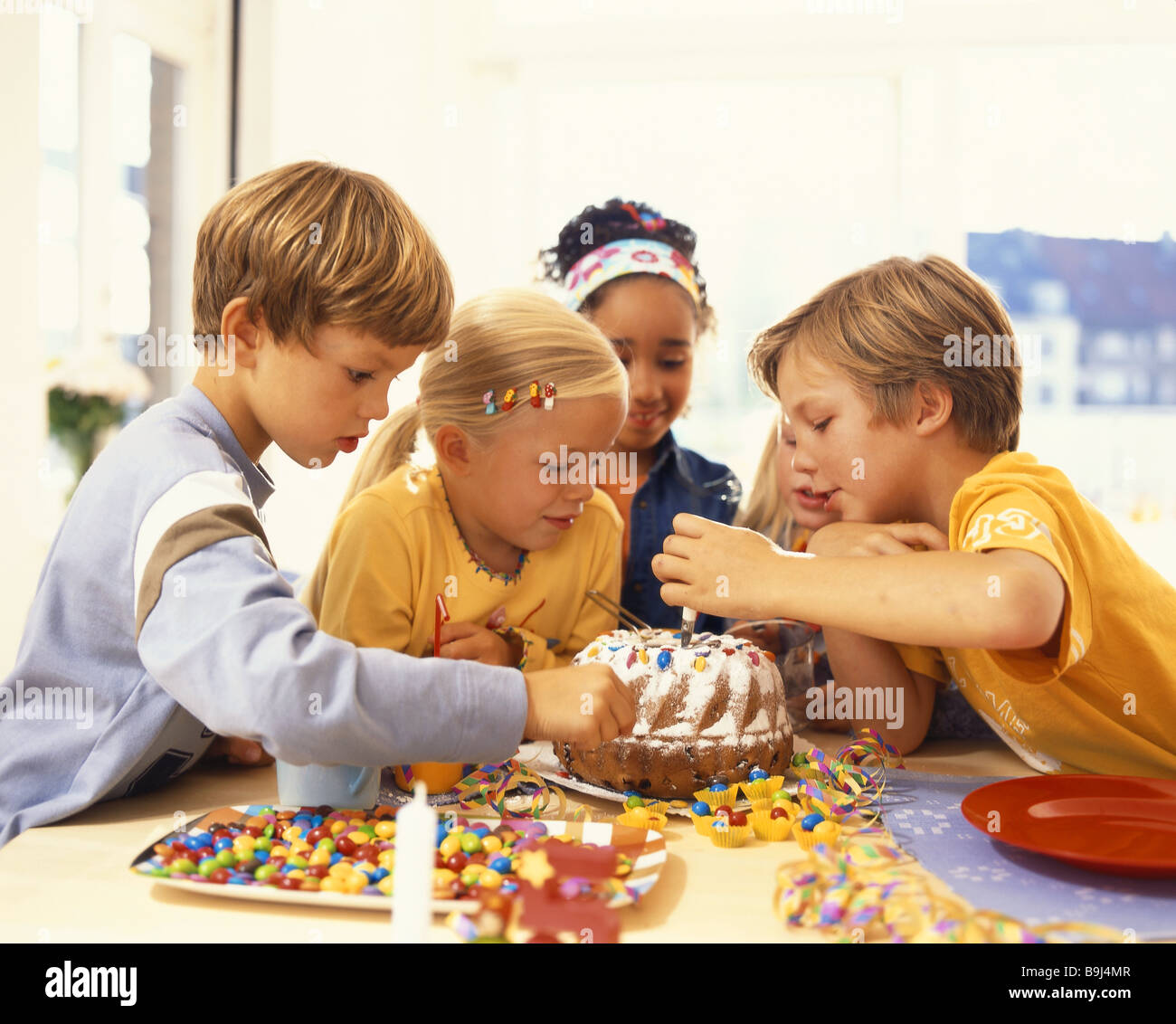 People group boys girl hi-res stock photography and images - Alamy