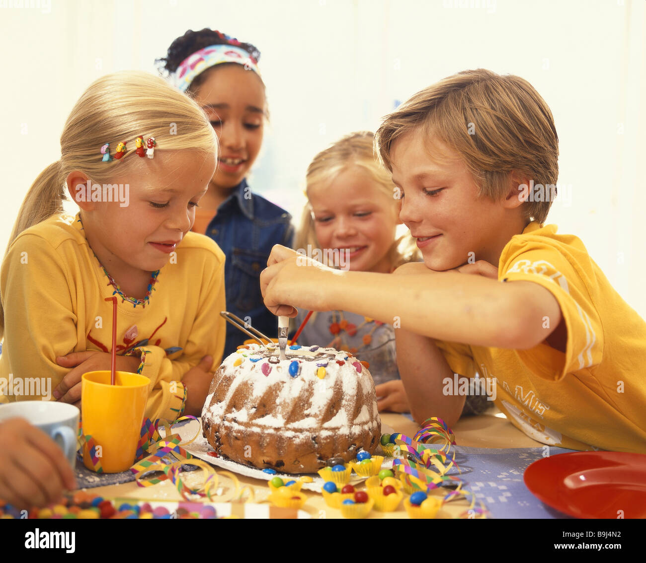 children's birthday party boy girl cakes broaches celebrates