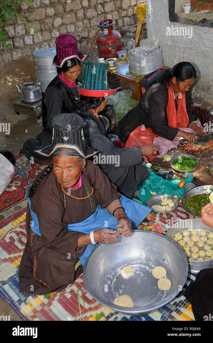 Traditional Native Cooking Stock Photos & Traditional Native Cooking