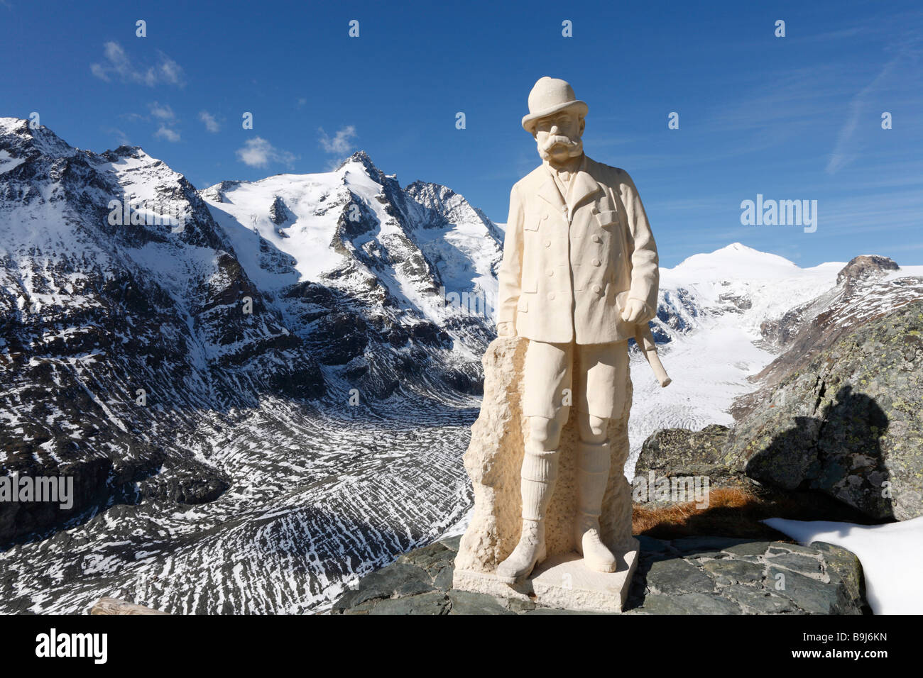 Monument to Kaiser Franz Joseph at Kaiser-Franz-Josefs-Hoehe in front of Grossglockner mountain and Pasterze Glacier, Grossgloc Stock Photo