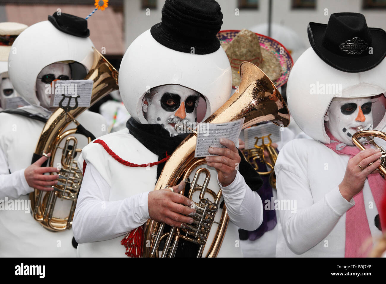 Thaurer Schneemandl Musig, band, Mullerlaufen parade in Thaur, carnival parade, Tyrol, Austria Stock Photo