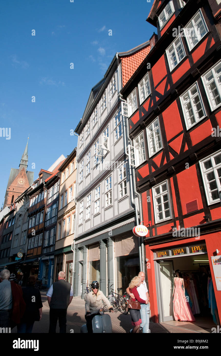 Altstadt Fachwerkhäuser in der Kramerstraße und Turm der Marktkirche Hannover old town timber framed houses in Kramer street Stock Photo