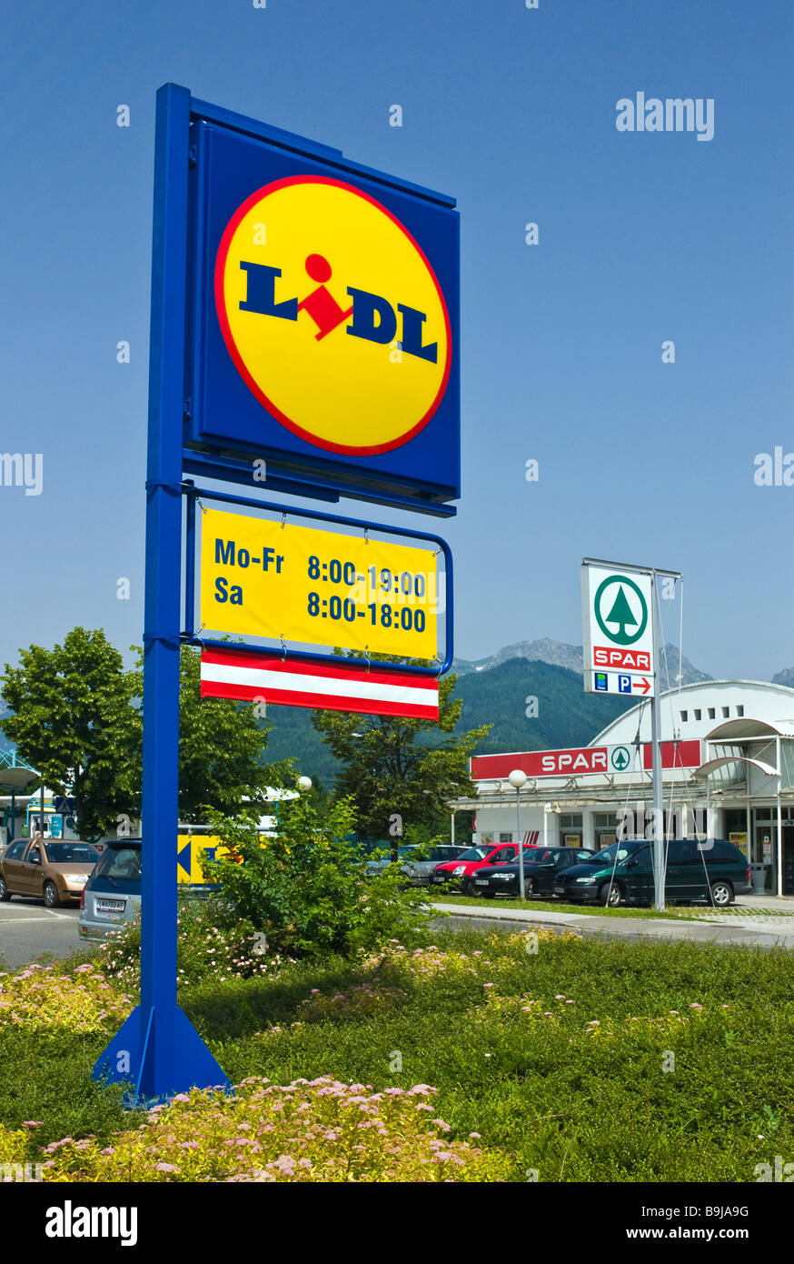 Signposts of Lidl and Spar supermarket chains, Austria, Europe Stock Photo  - Alamy