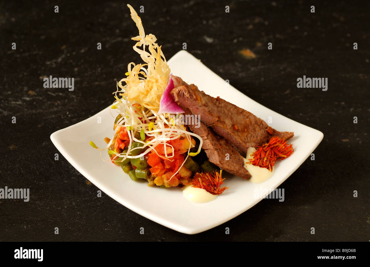Filet With String Bohnen tomatensalat hi-res stock photography and images - Alamy