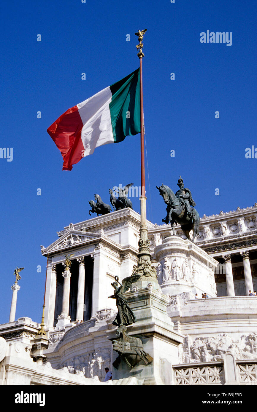 Vittoriano with Italian flag, memorial to Vittorio Emanuele II, Altare della Patria, imperial memorial, Via del Teatro di Marce Stock Photo