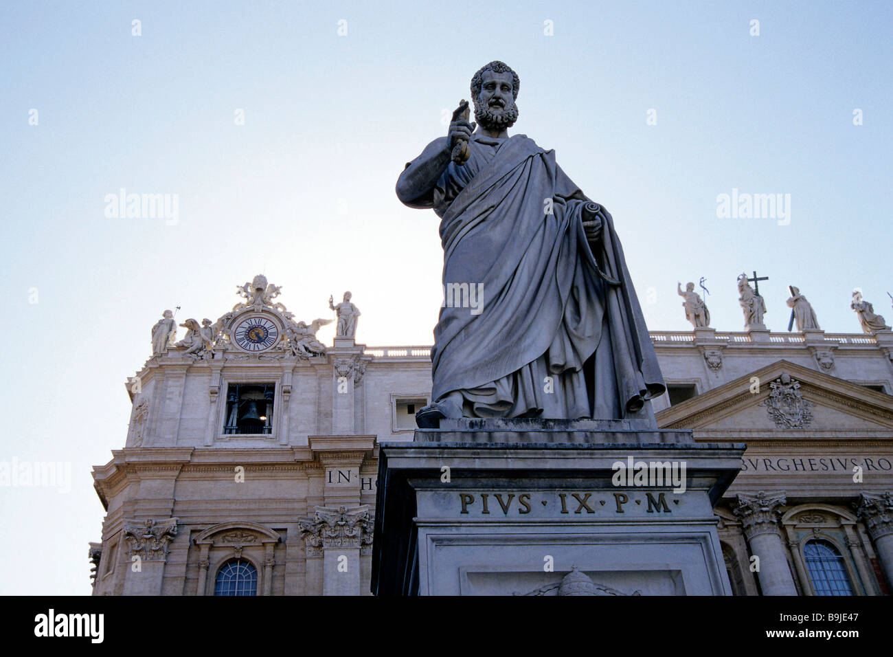 Basilica di san pietro in vaticano hi-res stock photography and images ...