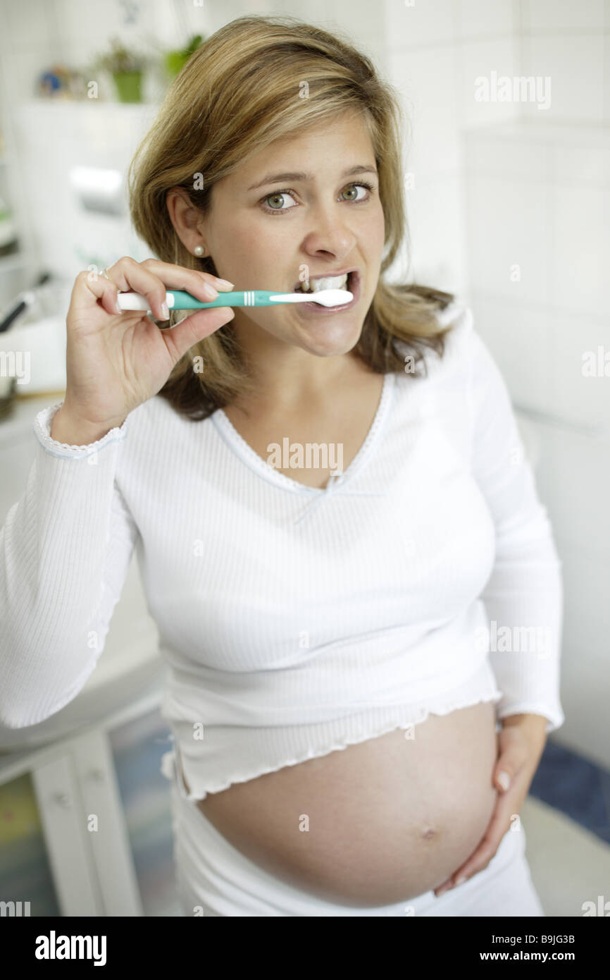 Можно беременным удалять зубы