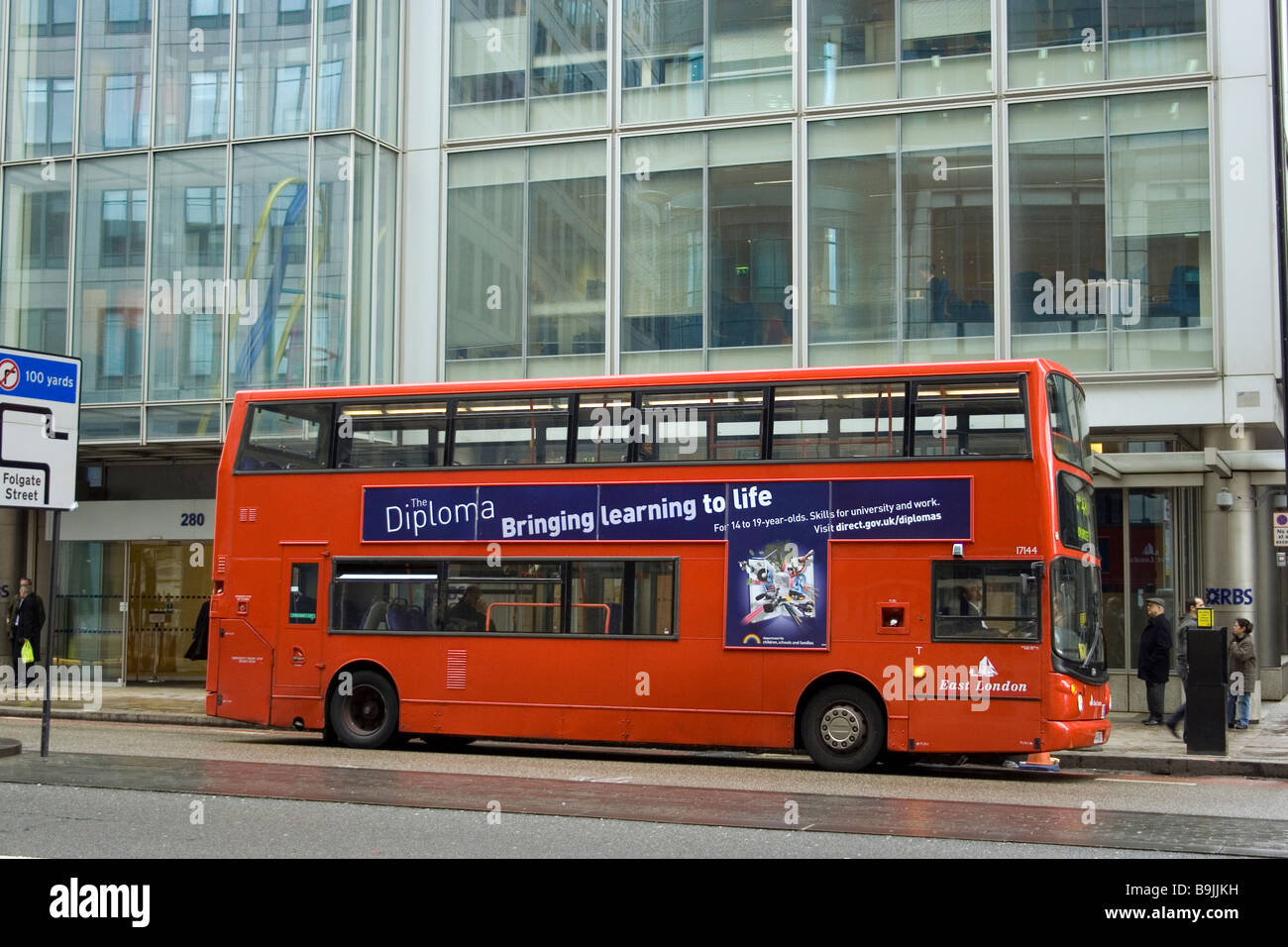 Tfl bus hi-res stock photography and images - Alamy