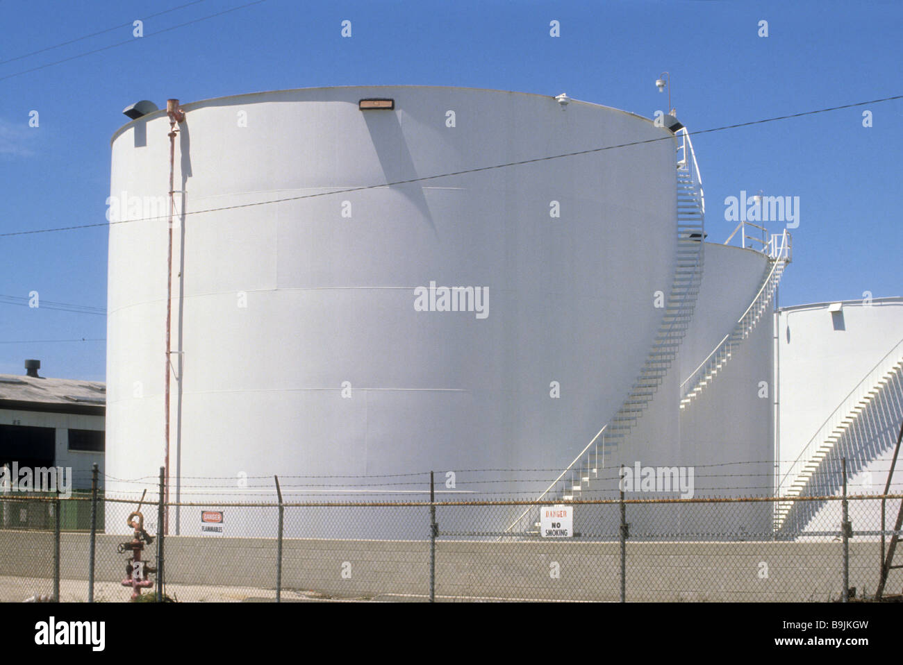 fuel gas storage refinery plant energy protect security safe tank berm dam control catalytic