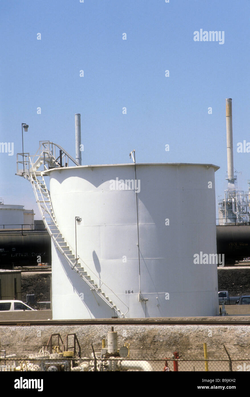 fuel gas storage refinery plant energy protect security safe tank berm dam control catalytic
