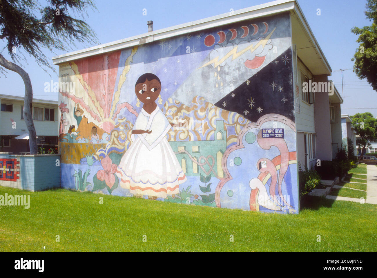 Mural paint wall apartment building Los Angeles California Mexican