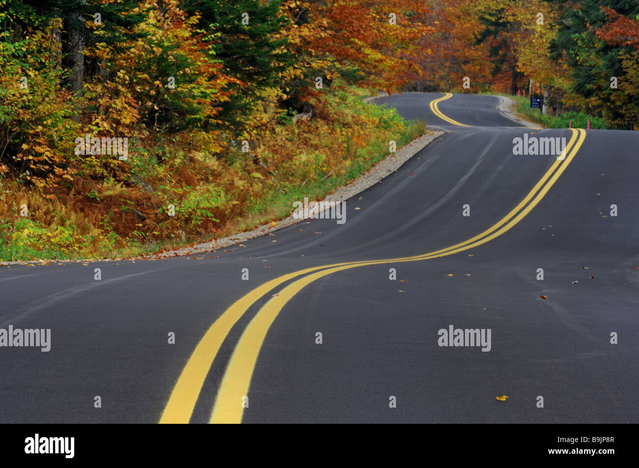 Two lane median hi-res stock photography and images - Alamy