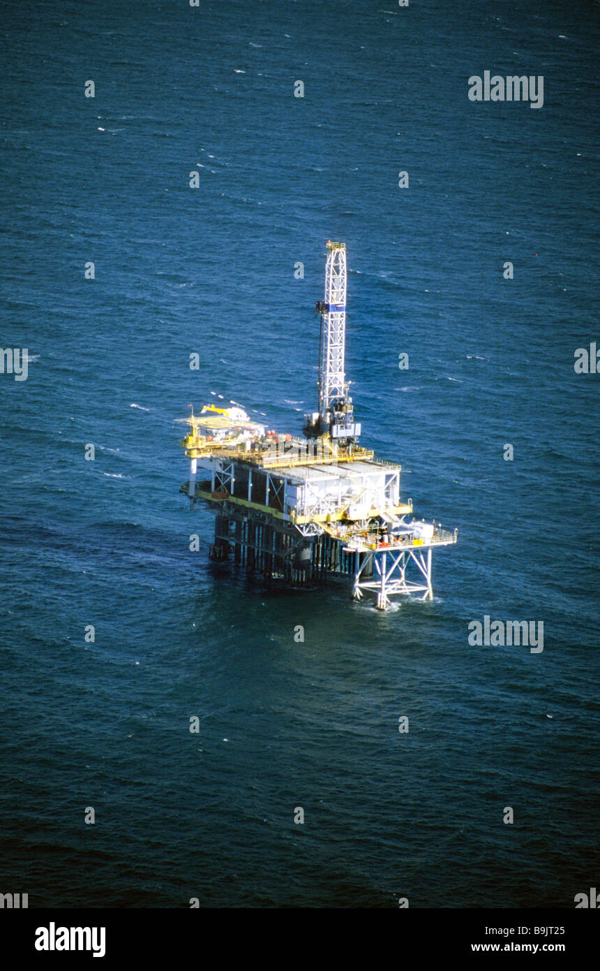 oil well sea rig drill platform ocean pollute pollution safe safety helicopter chopper derrick energy environment ecology water Stock Photo