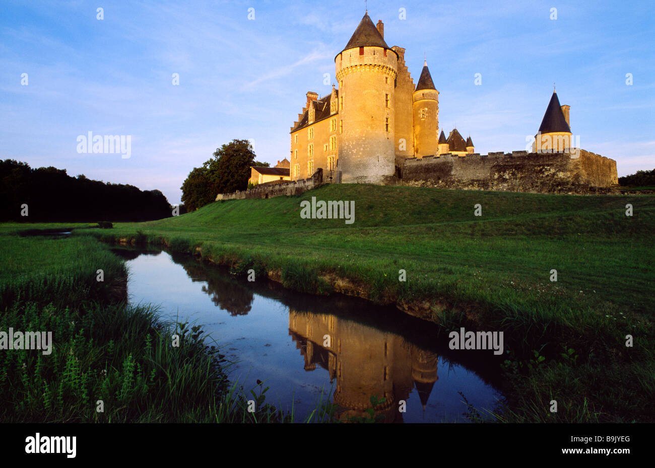 France, Indre et Loire, Cere la Ronde, Chateau de Montpoupon built between 13th and 15th century, shelters Musee de la Venerie Stock Photo